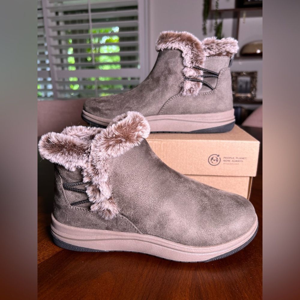 Clark's Cloudsteppers Breeze Fur Dark Olive Ankle Boot 🔥 Size 6.5 🔥 NEW